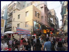 The pedestrian area between Largo do Senado and Ruinas de São Paulo is gritty with a mix of market stands, small shops and restaurants. It is very crowded, mostly with Chinese people. This area looks more Chinese then Portugese.